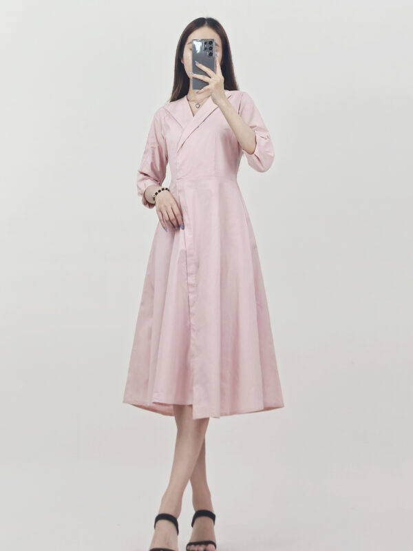 Đầm xuất cổ đắp chéo, tay lở
