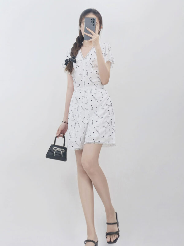 Romper xuất cổ V tay cánh tiên, phối ren