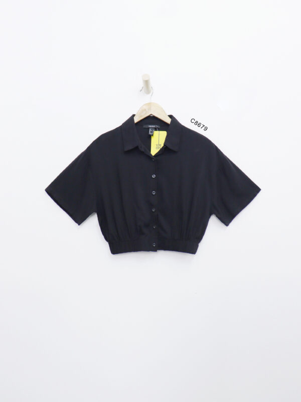C8679 - Áo sơ mi croptop, F21, tay ngắn, lai bo thun
