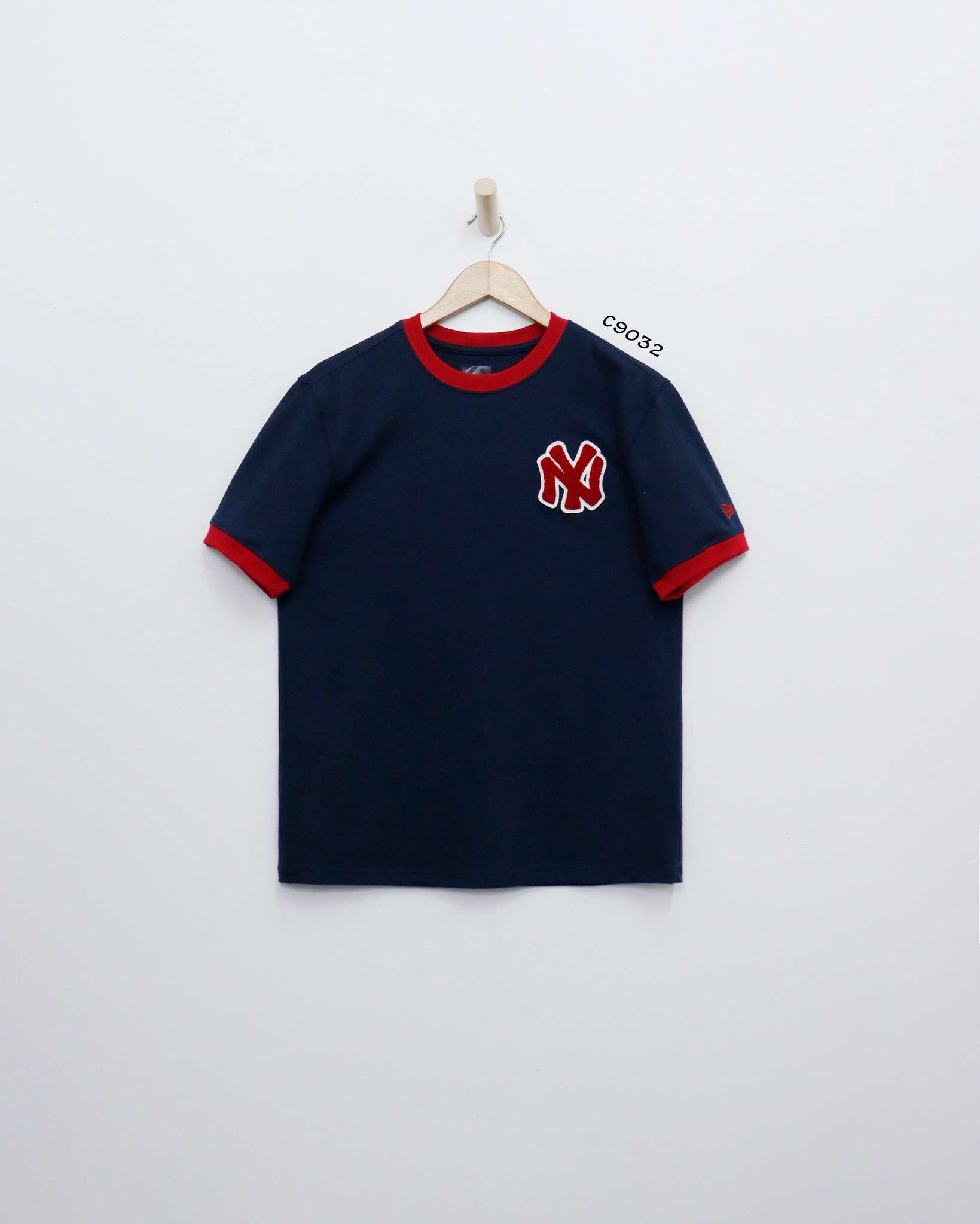 C9032 - Áo thun New Era cổ tròn tay ngắn thêu NY đỏ