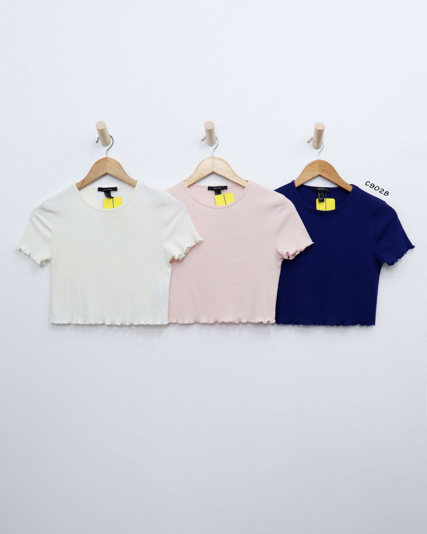 C9028 - Áo thun croptop F21 cổ tròn tay ngắn gân trơn