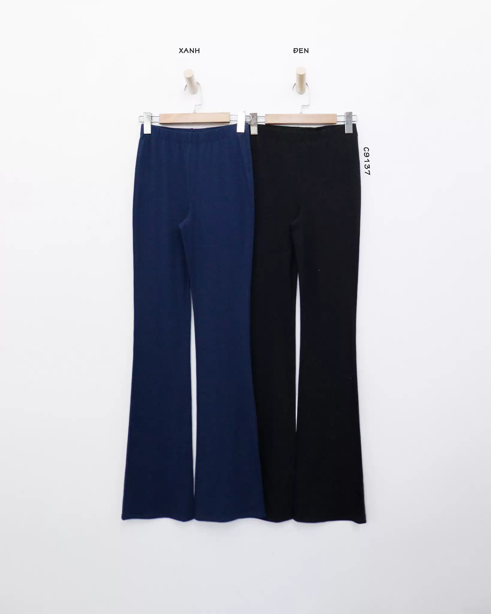 Quần tập Fashion Nova ống loe