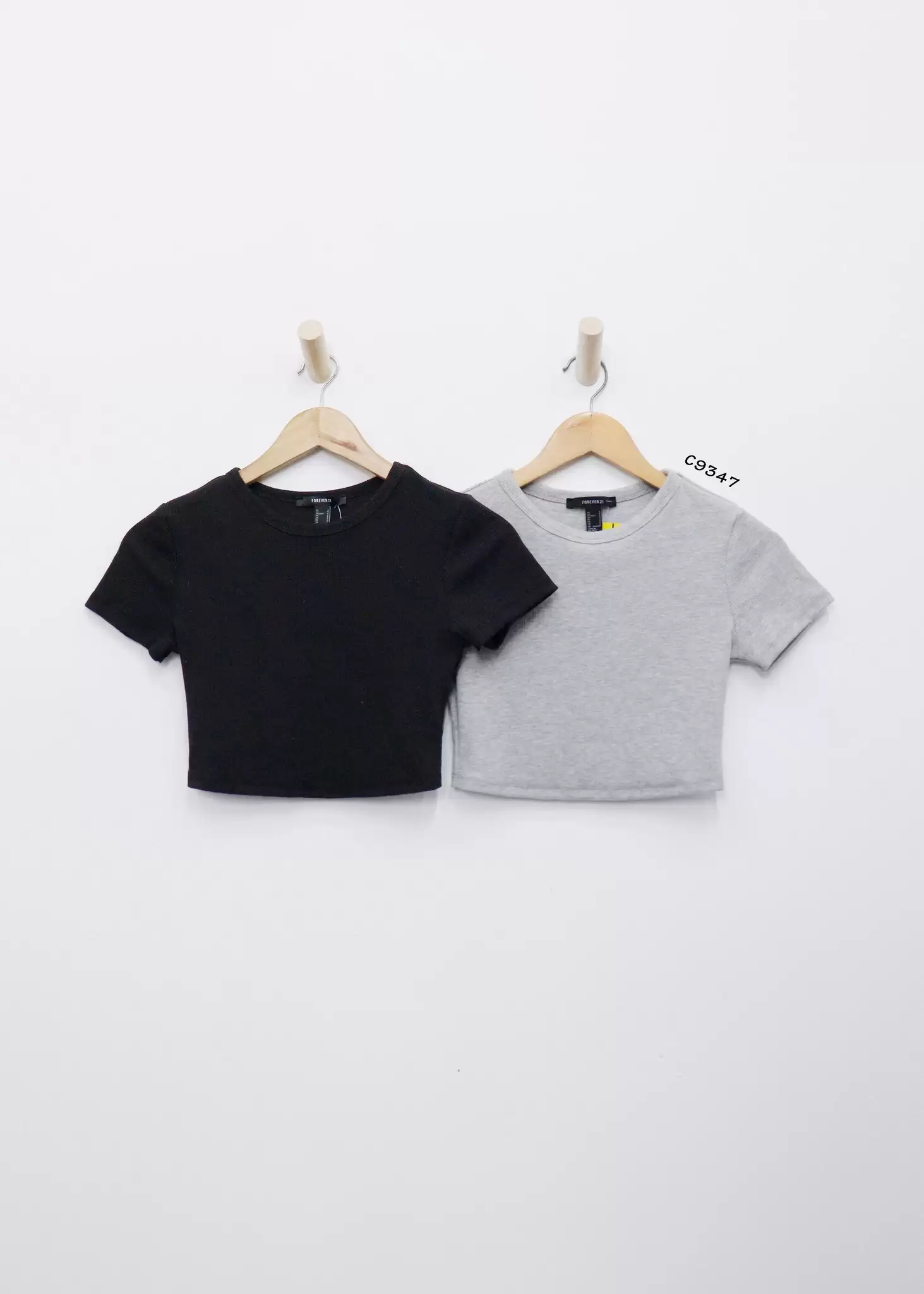 Áo thun croptop F21 cổ tròn tay ngắn gân