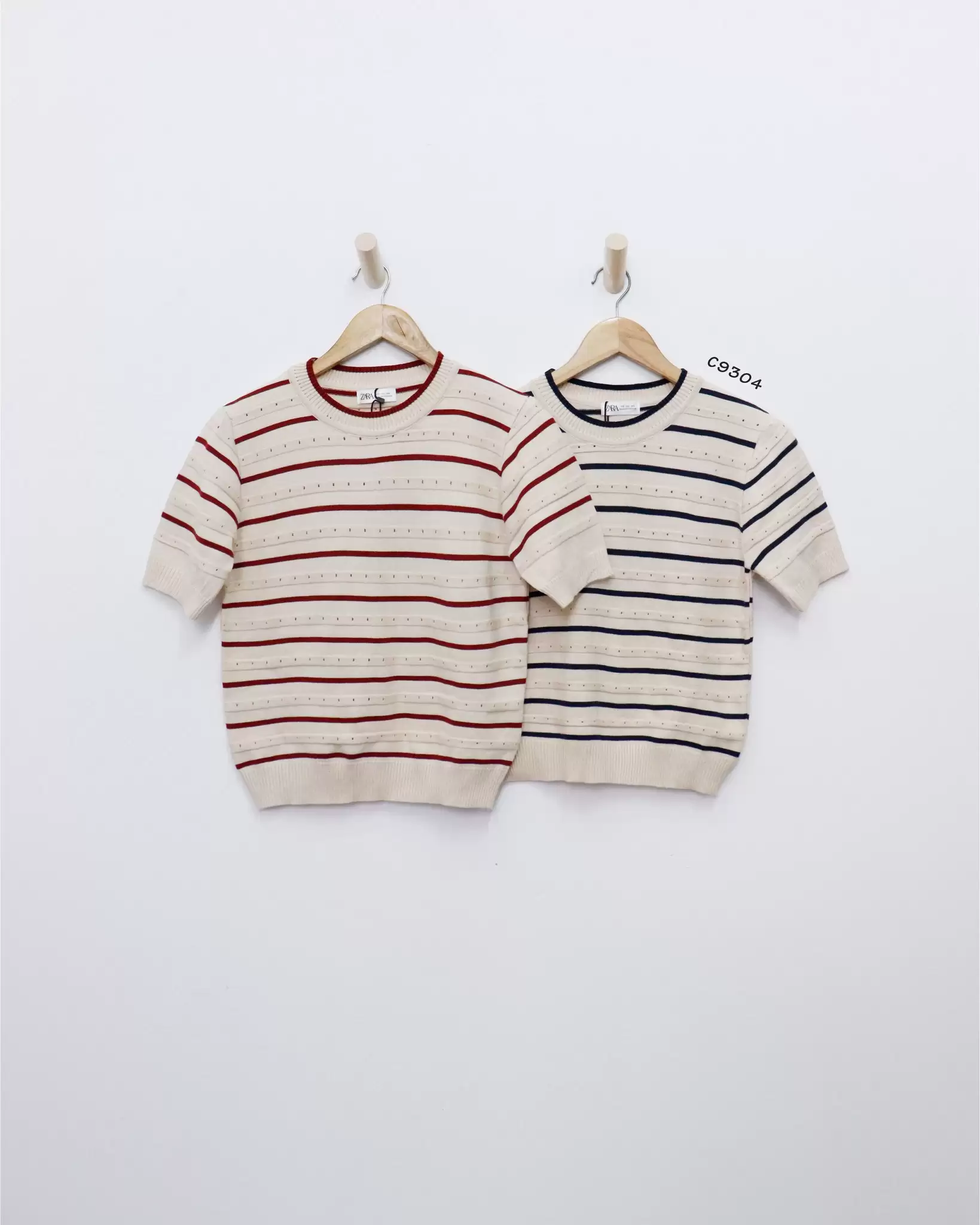 Áo len Zara cổ tròn tay lỡ phối lục lỗ sọc ngang màu