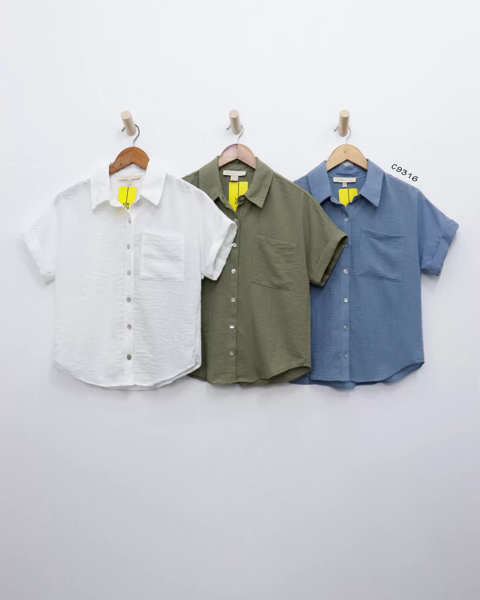Áo sơ mi Monteau tay lỡ túi nhỏ trước trơn