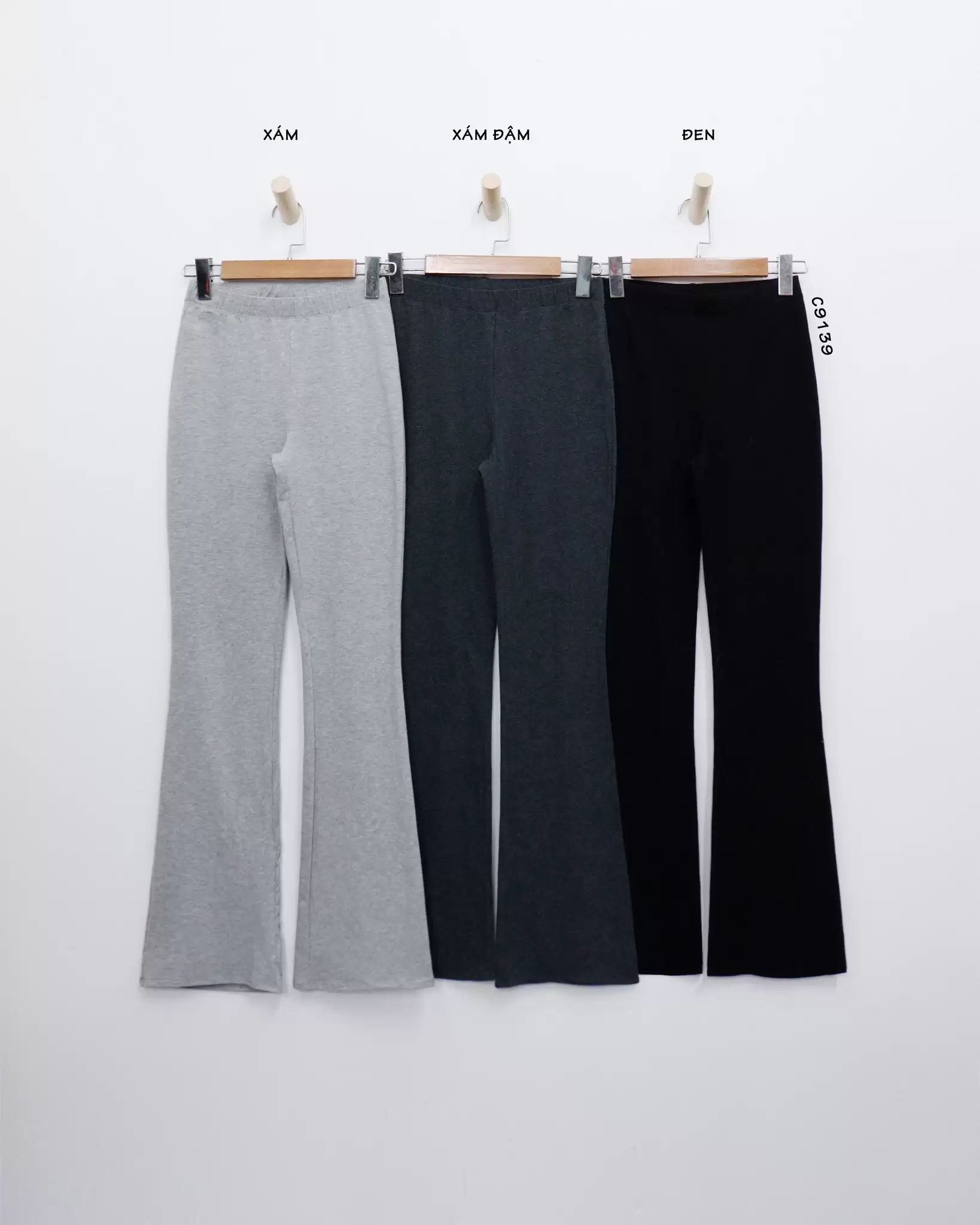 Quần tập Fashion Nova ống loe