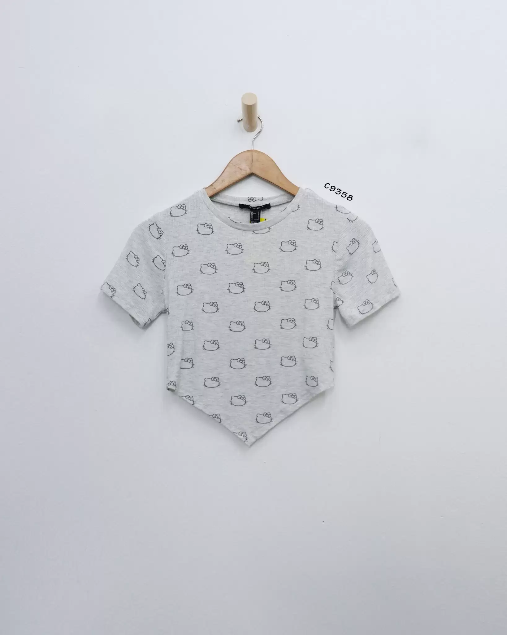 Áo thun gân F21 in hình kittty kiểu