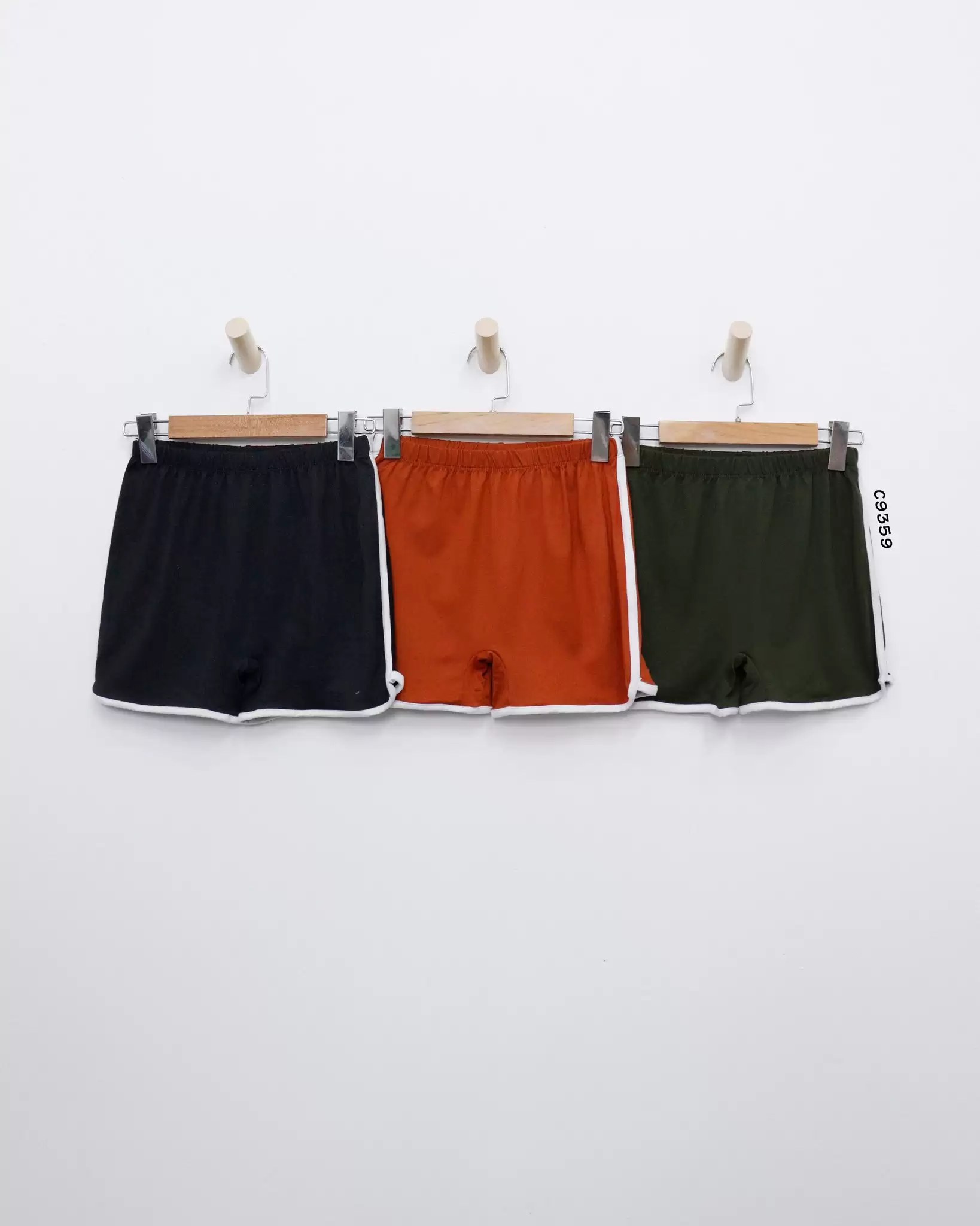 Quần short thun F21 phối viền trắng