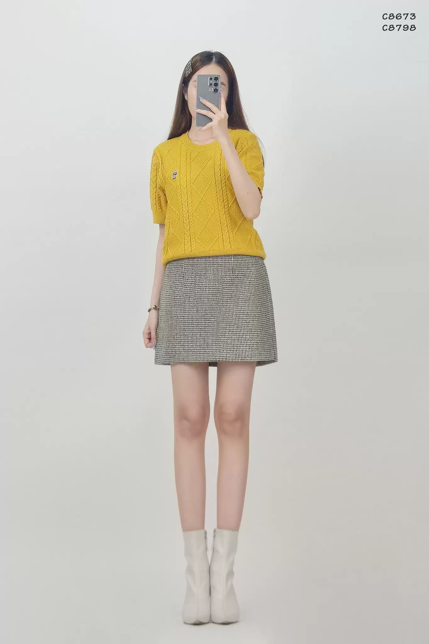 Áo len WHO. A.U , cổ tròn, tay ngắn, thêu logo