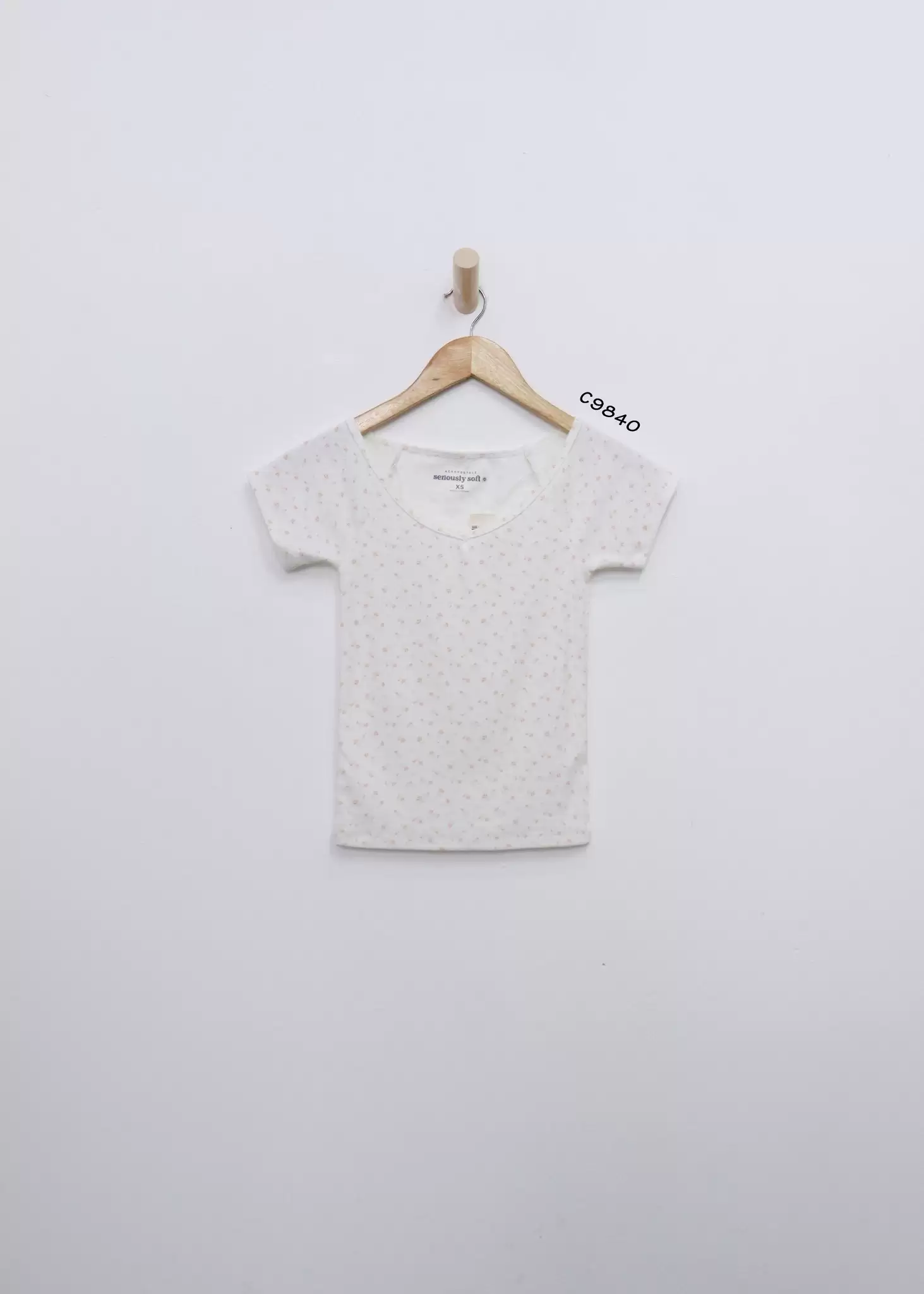 Áo thun gân Seriously Soft cổ tim tay ngắn in hoa nhí