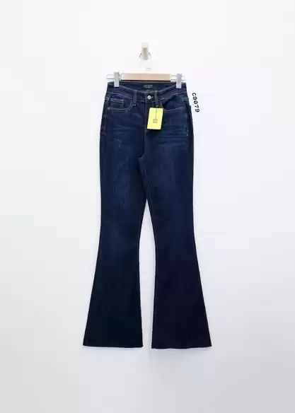 Quần jean Judy Blue ống loe, rách lai, 2 túi wash