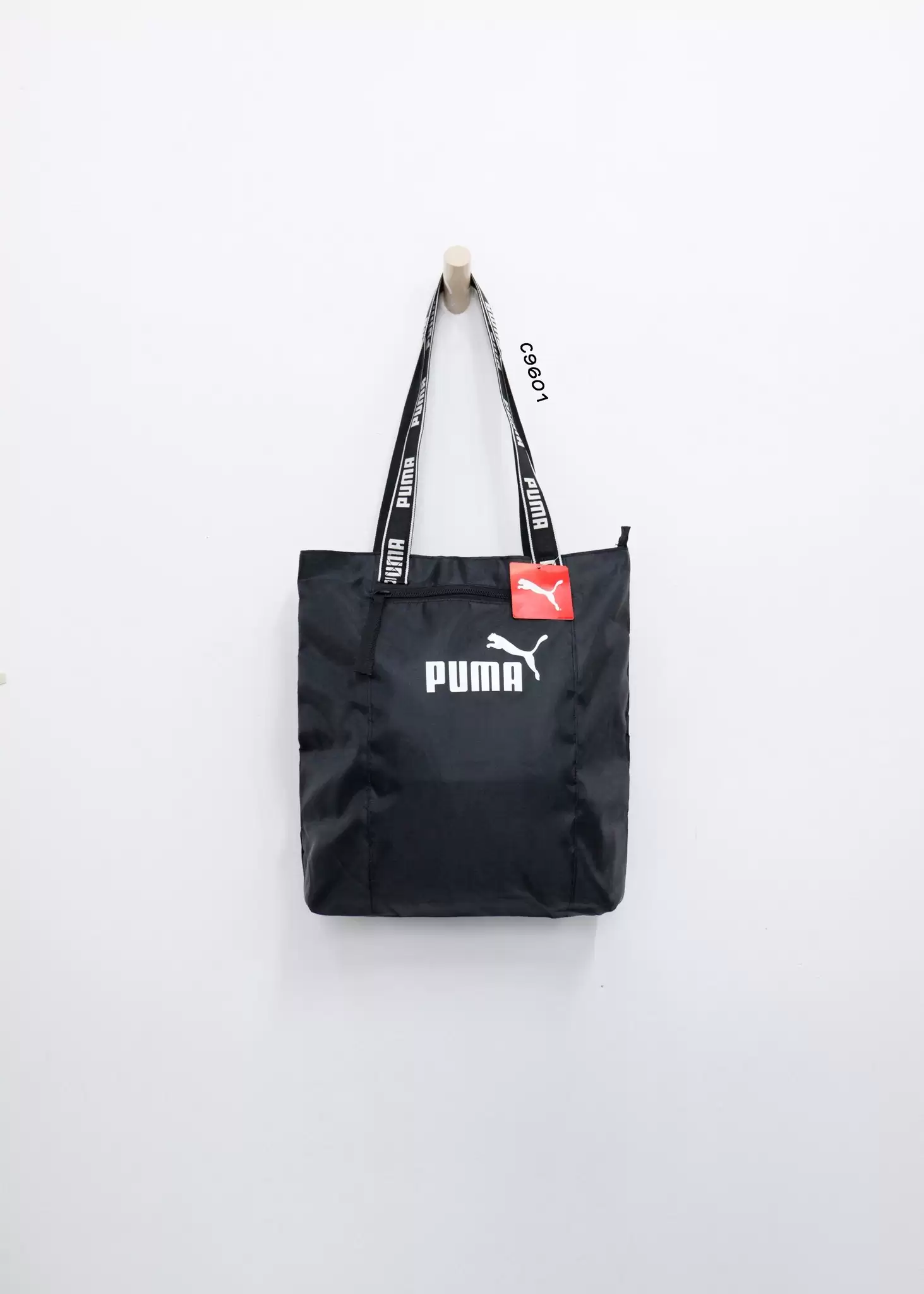 Túi xách Puma dây phối chữ in Puma trước