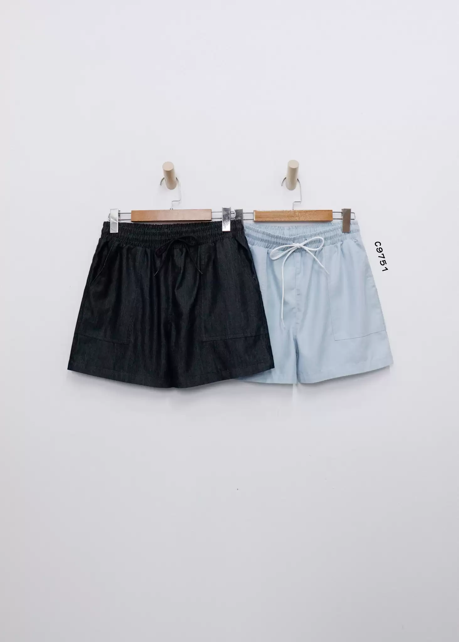 Quần short Uniqlo lưng thun cột dây 2 túi trơn