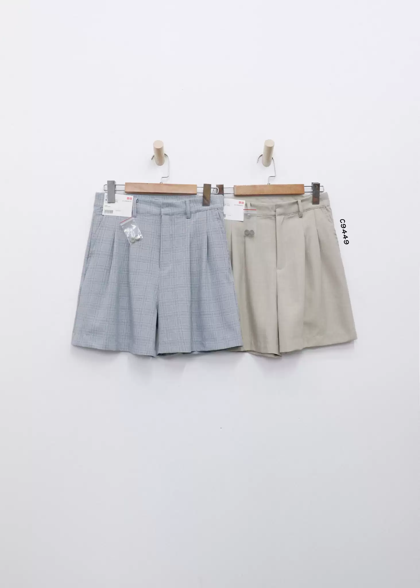 Quần short Uniqlo 2 túi xéo xếp ly trước phối caro