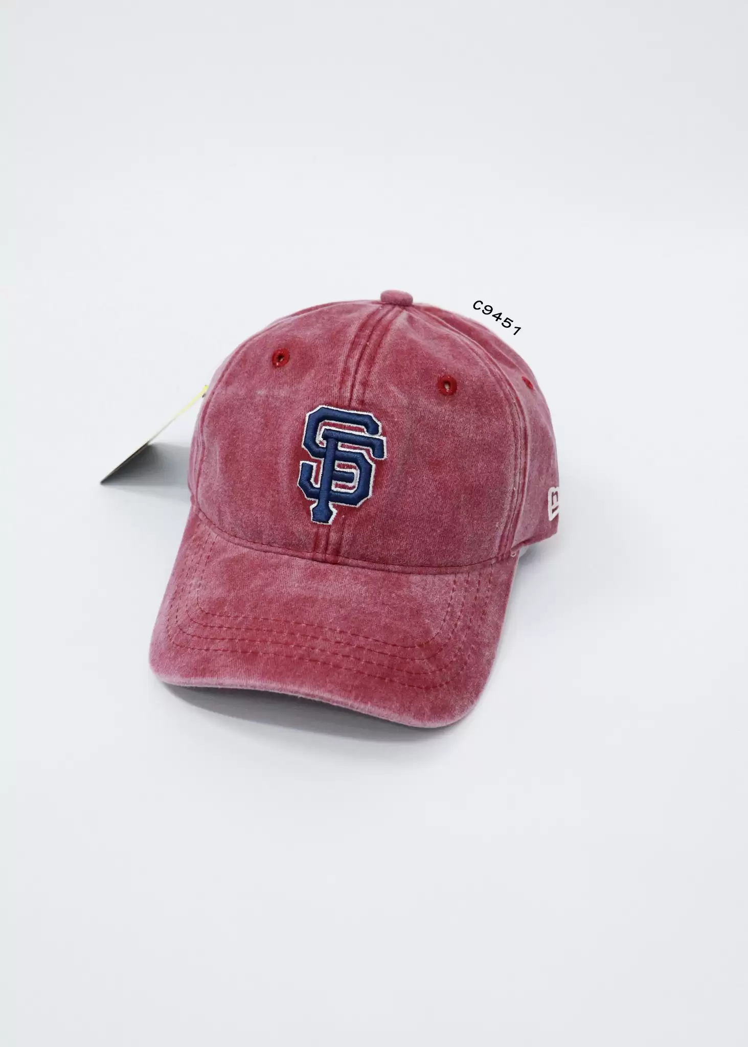 Nón New Era cài sau thêu logo trước loang