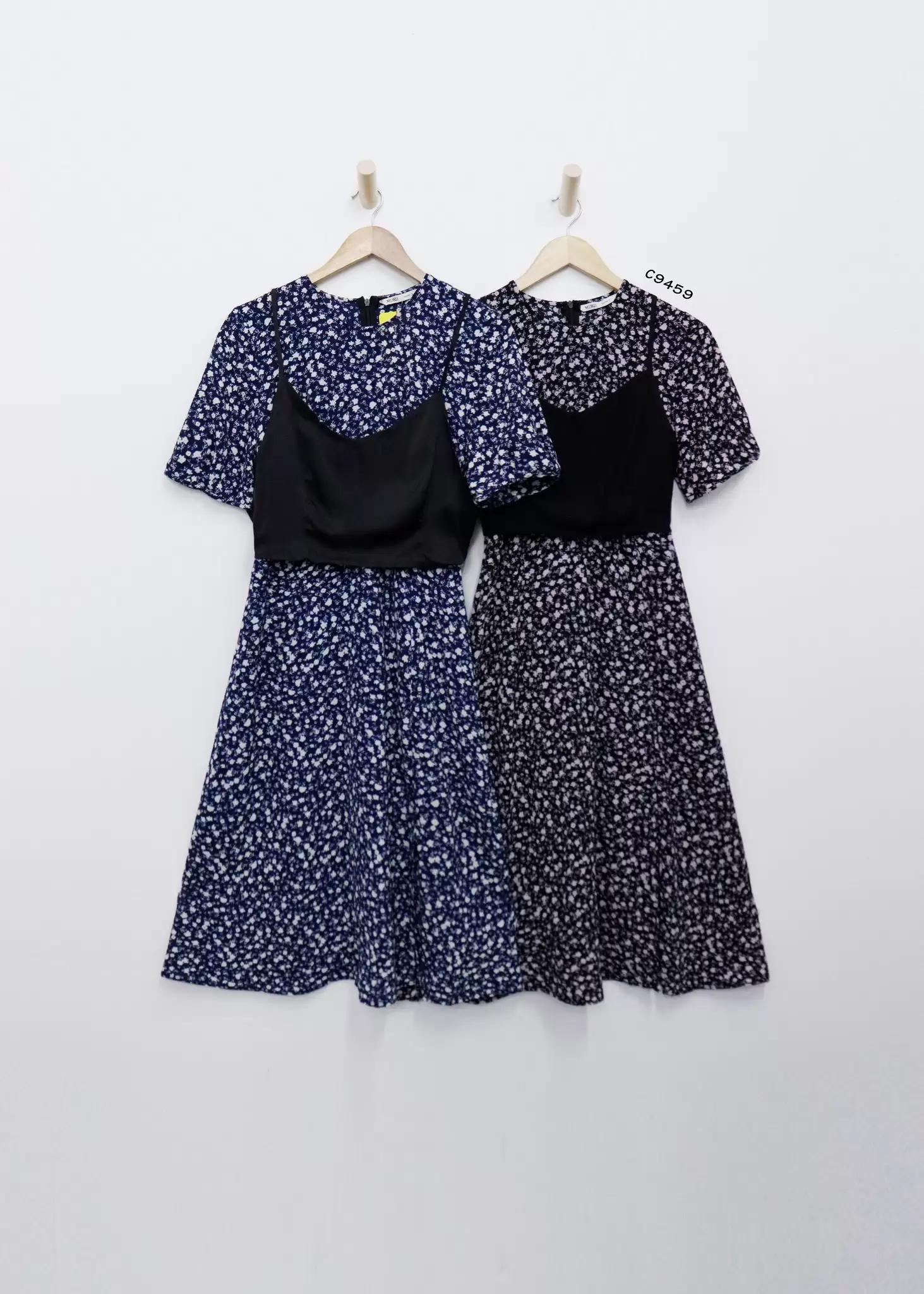 Đầm Mixxo phối kiểu tay ngắn dây kéo sau in hoa