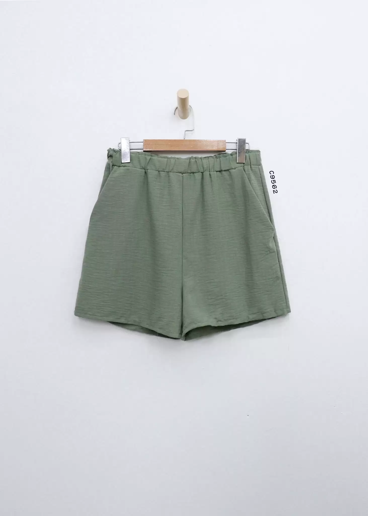 Quần short Primark lưng thun, 2 túi xéo, trơn