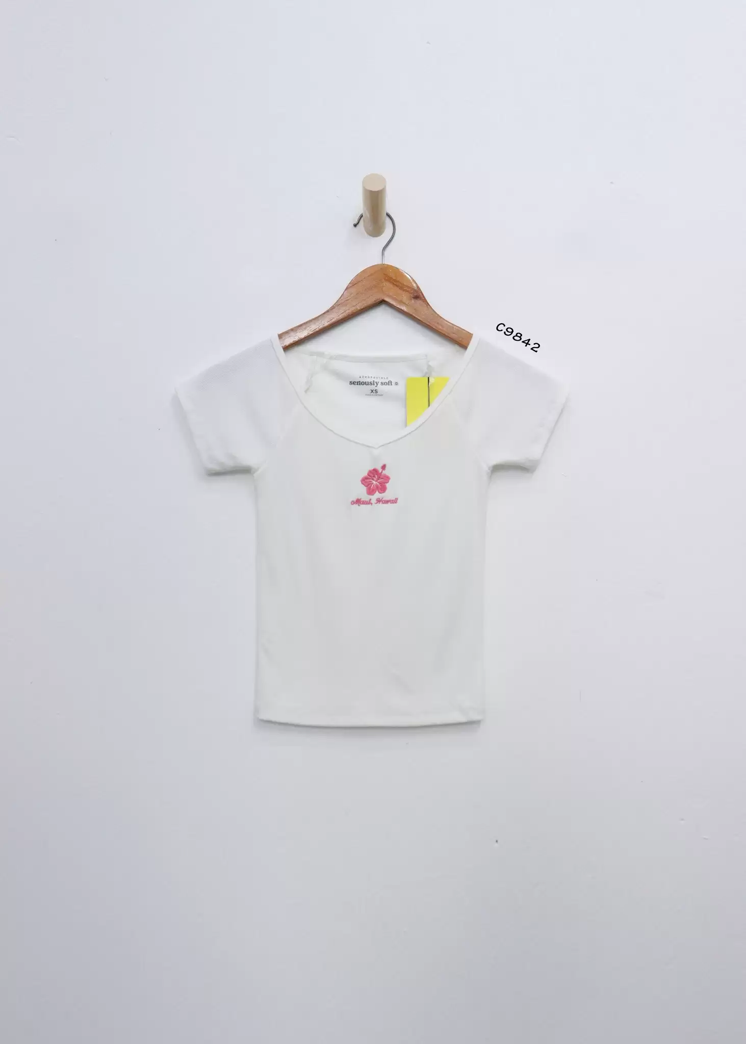 Áo thun gân Seriously Soft cổ tim tay ngắn thêu hoa