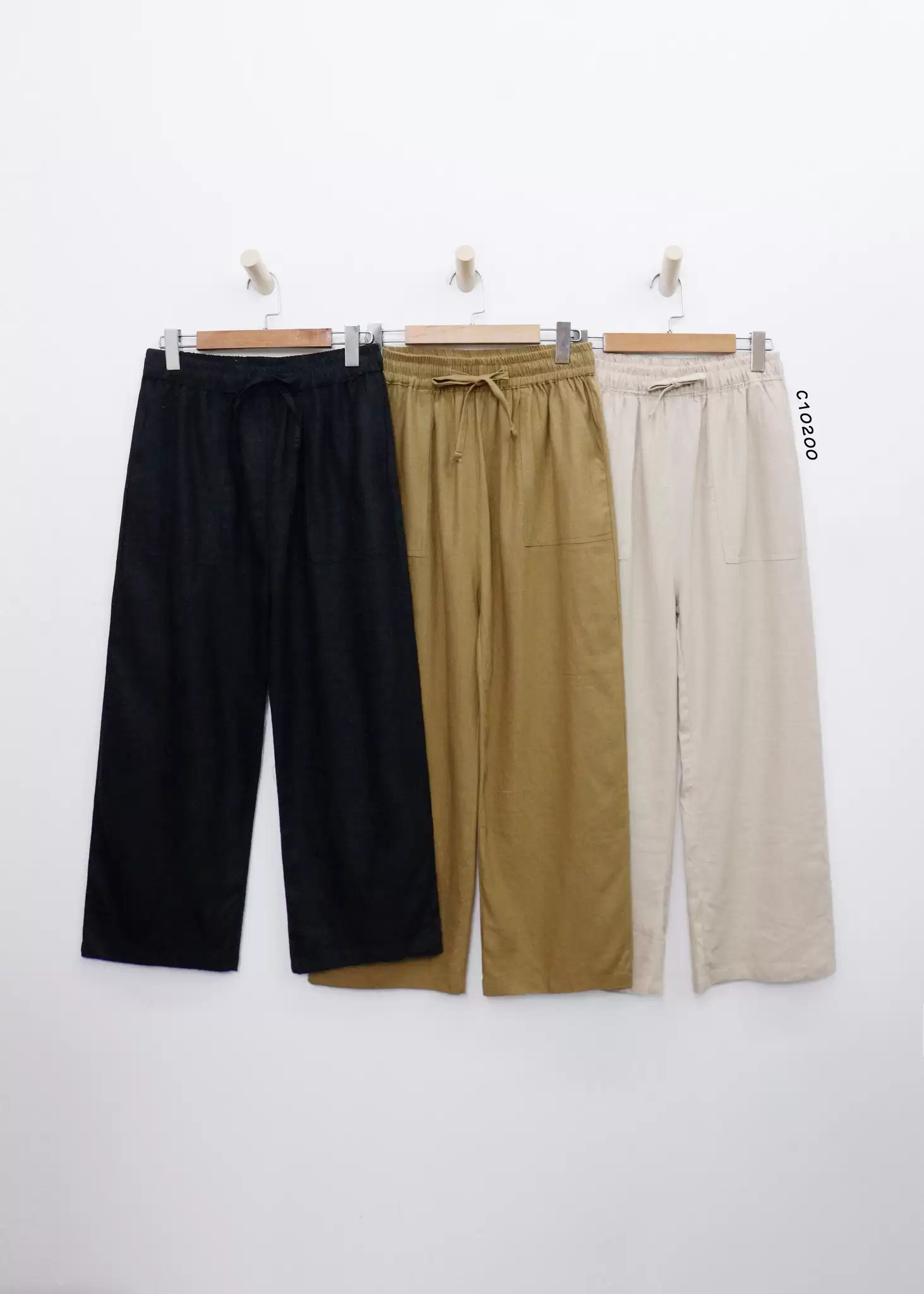 Quần Uniqlo lưng thun ống đứng 2 túi trơn
