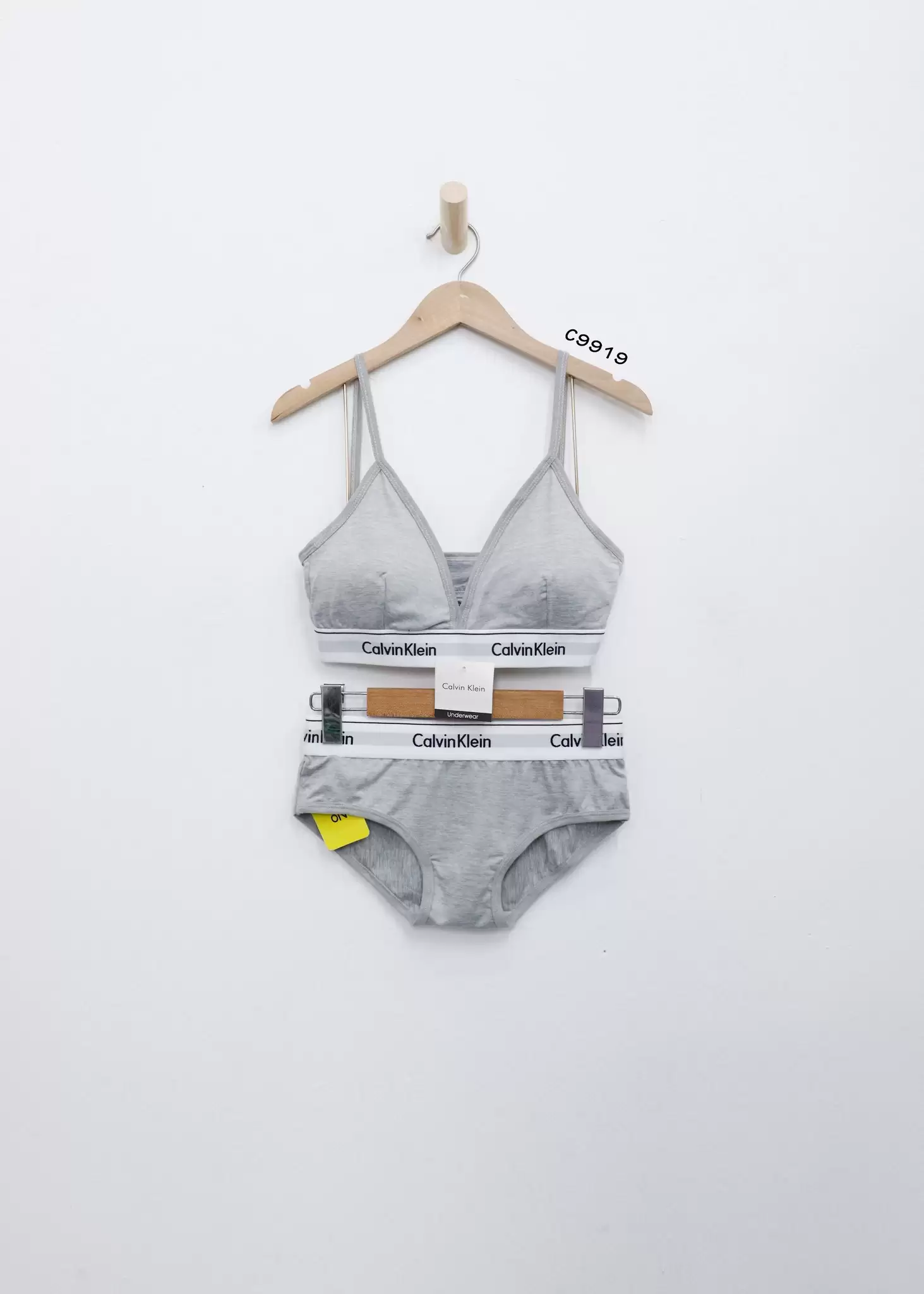 Sét bra CK thêu chữ Calvin Klein trước