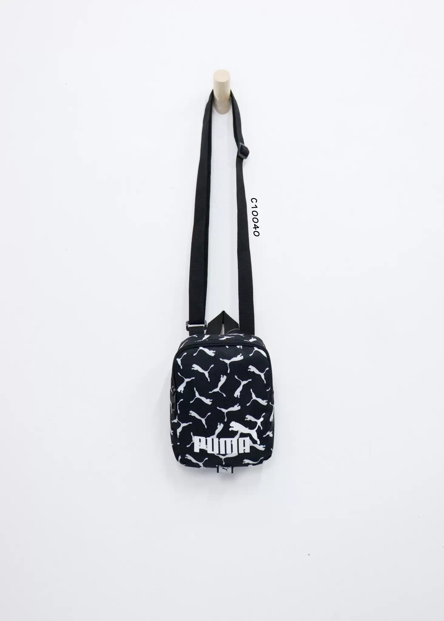 Túi đeo chéo mini Puma in hình báo nhiều