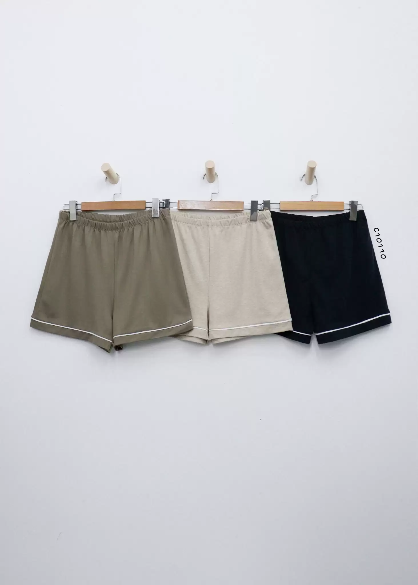 Quần short Primark lưng thun phối viền