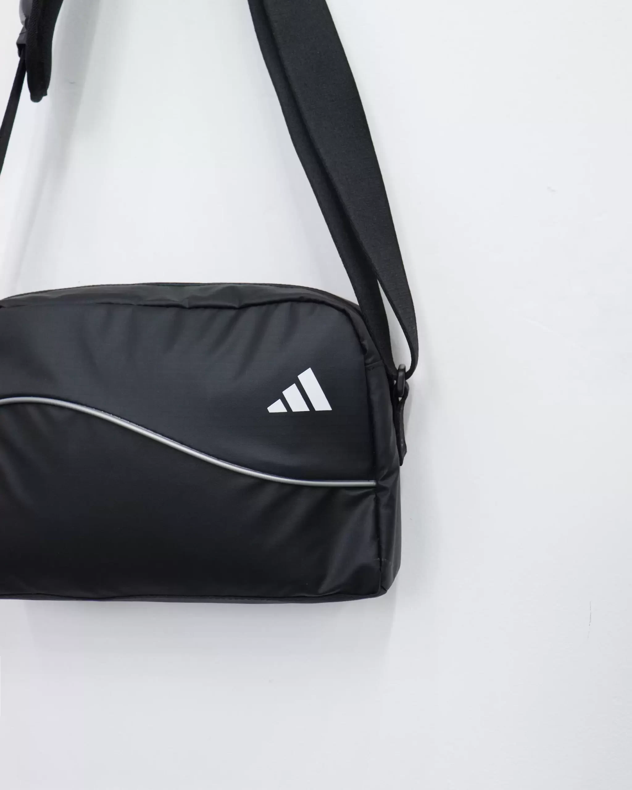 Túi đeo chéo Adidas phối viền kiểu in logo 4 10436 2 scaled