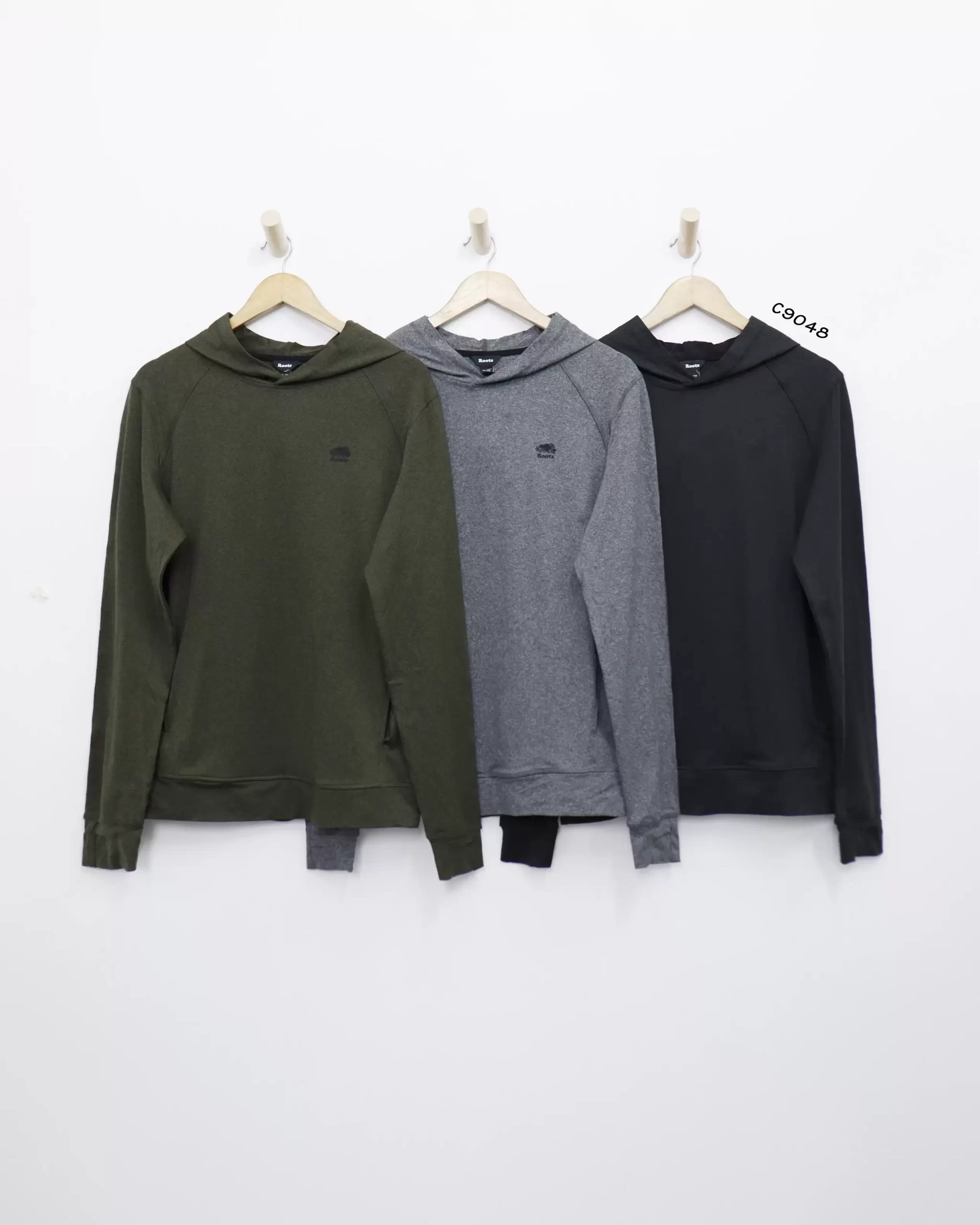 Áo hoodie nam Roots tay dài, 2 túi hông, logo trước