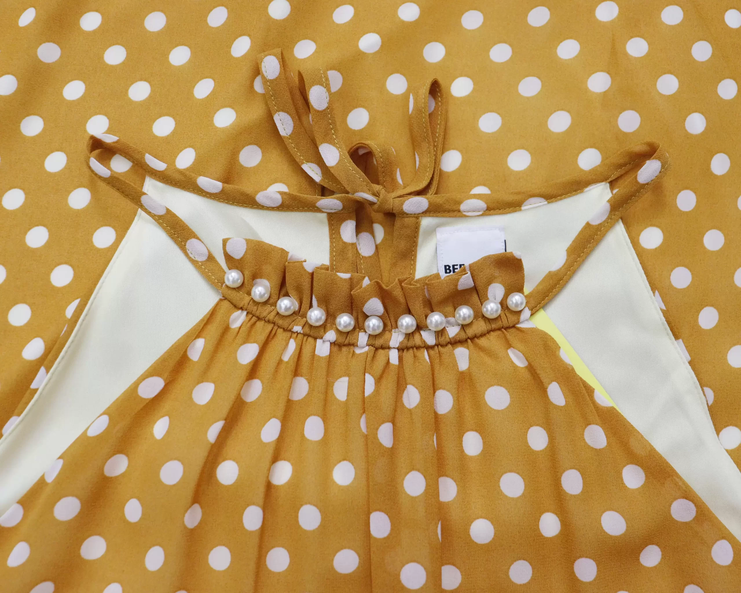 Đầm yếm Bershka phối ngọc trai chấm bi 7 10157 1 scaled