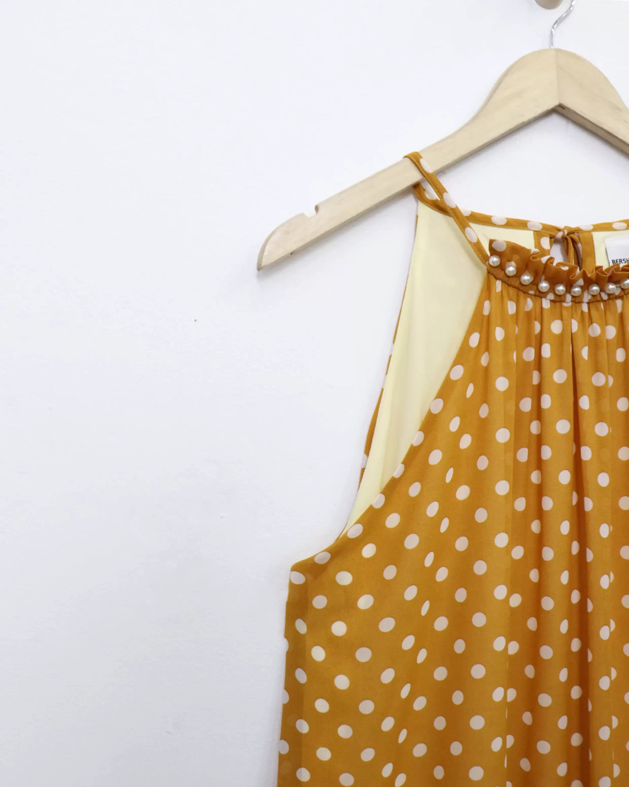 Đầm yếm Bershka phối ngọc trai chấm bi 6 10157 3 scaled