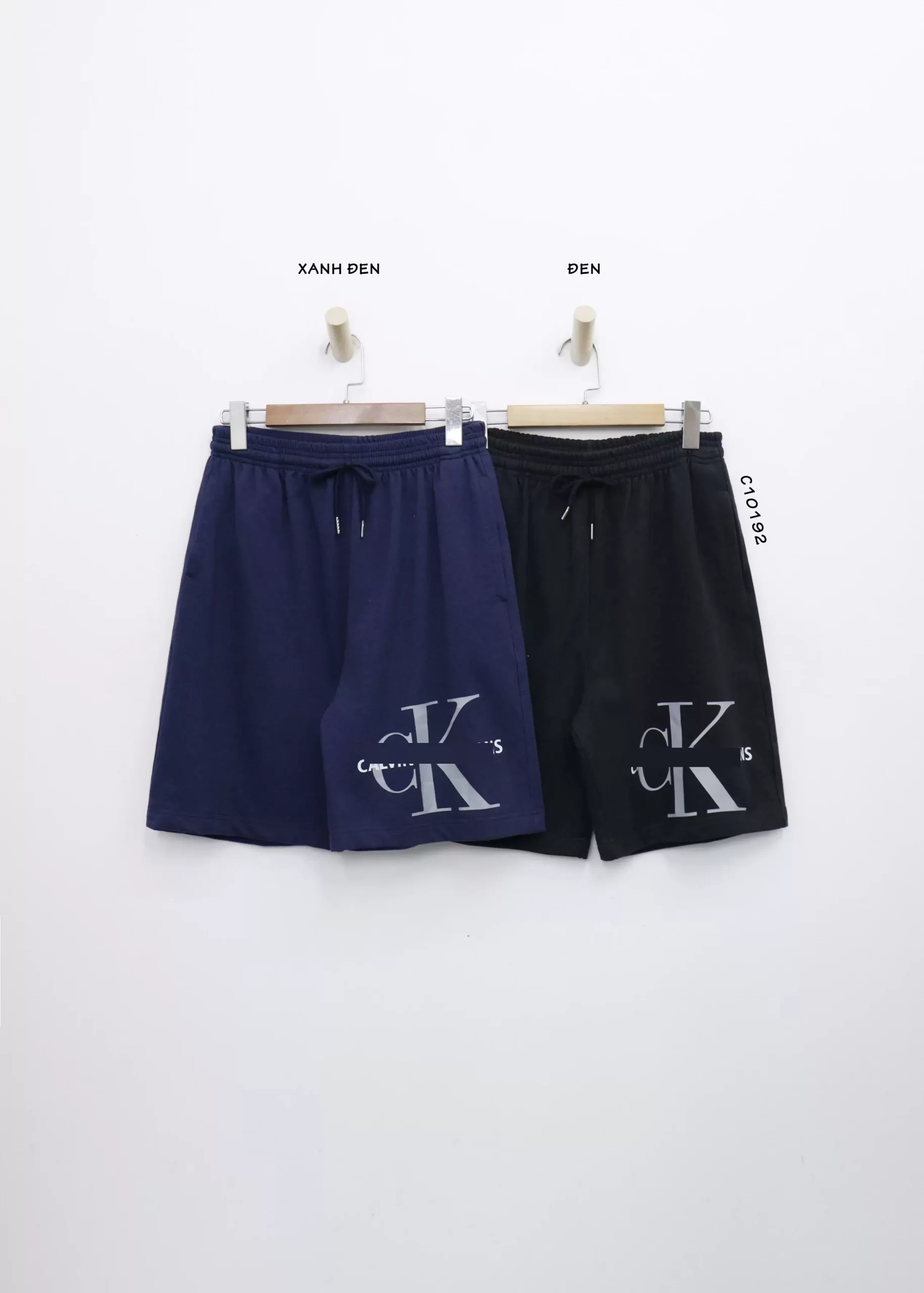 Quần short nam CK lưng thun cột dây trước in chữ trước 3 10192 den xanh den 1 scaled