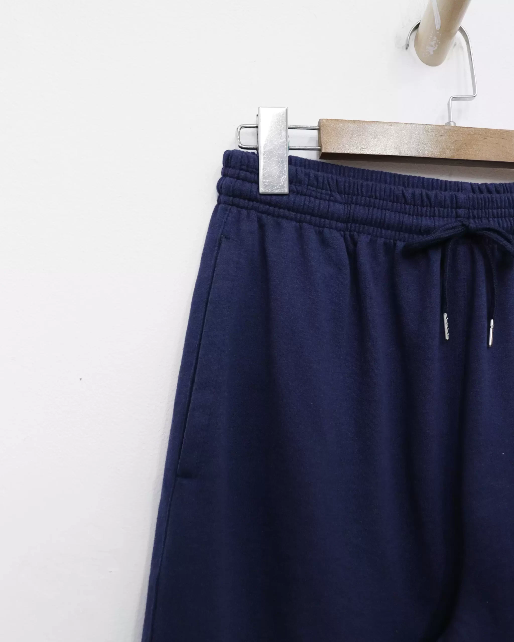 Quần short nam CK lưng thun cột dây trước in chữ trước 9 10192 den xanh den 2 scaled