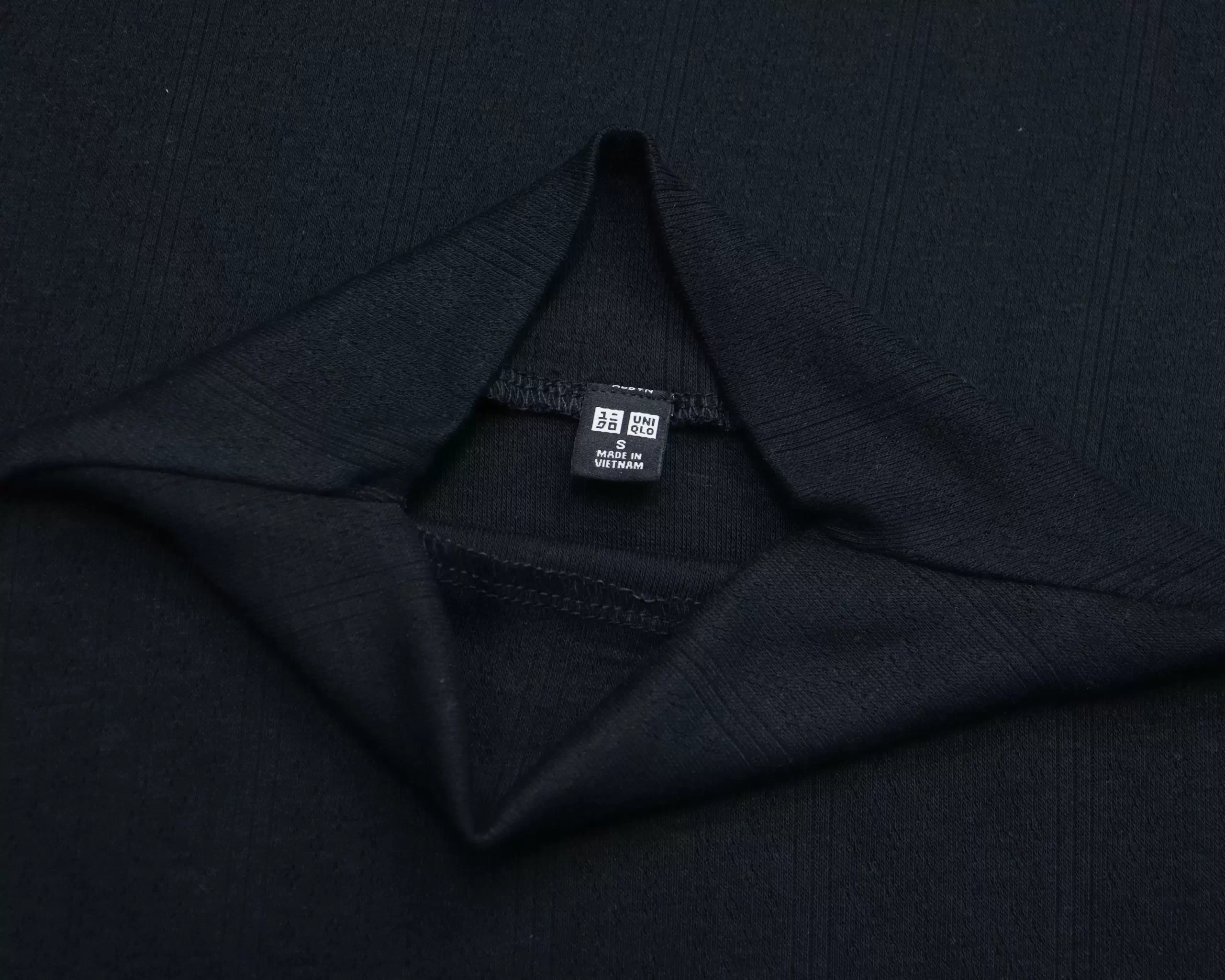 Áo thun cổ lọ UNIQLO, tay dài phối sọc 2 10496 4 scaled