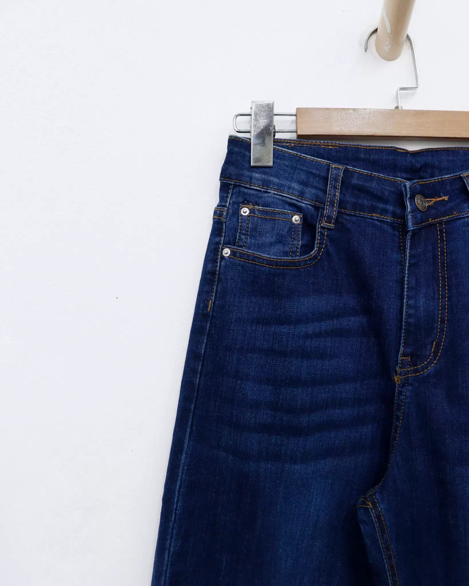 Quần jean Who.Au ống rộng thêu gấu sau wash 4 2 42