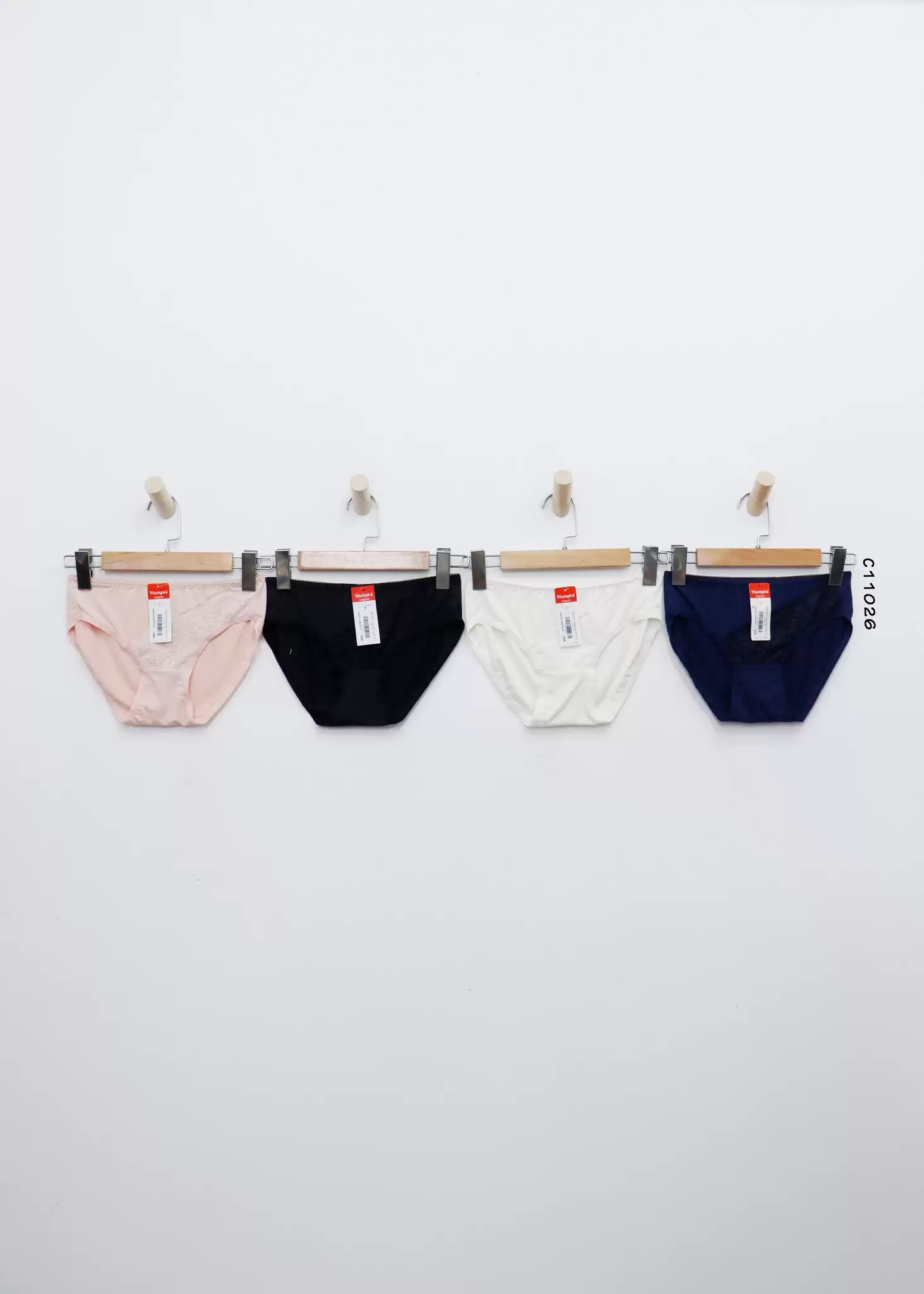 Quần chip Triumph phối ren