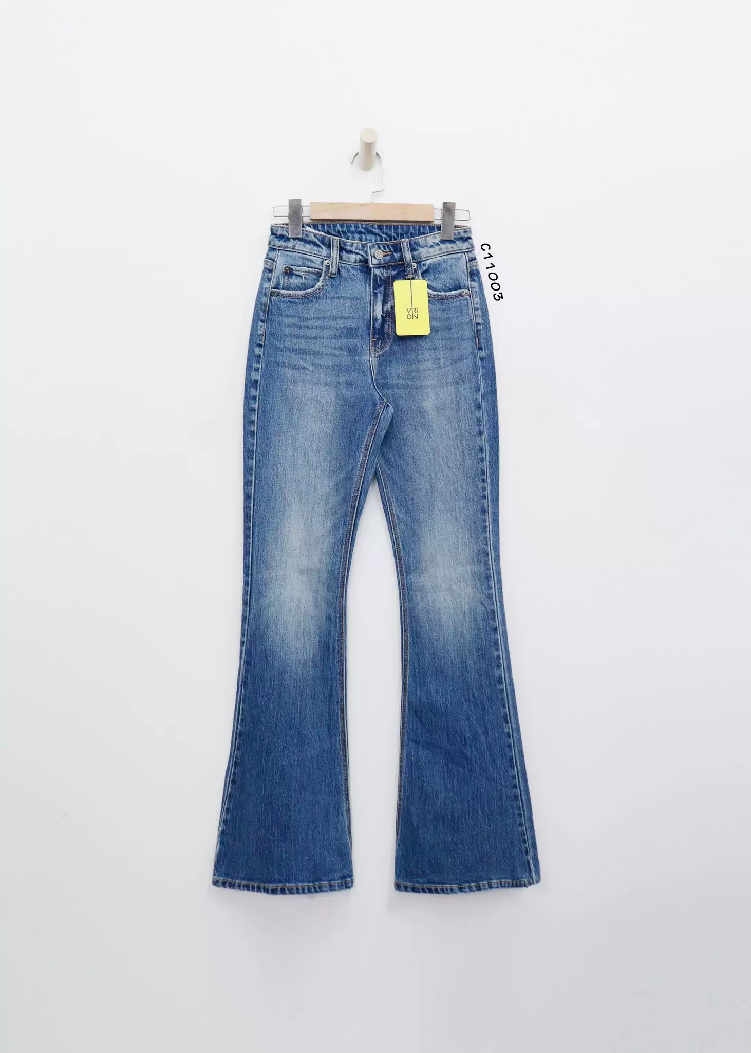 Quần Jean xuất , ống loe, lai rách 2 túi wash