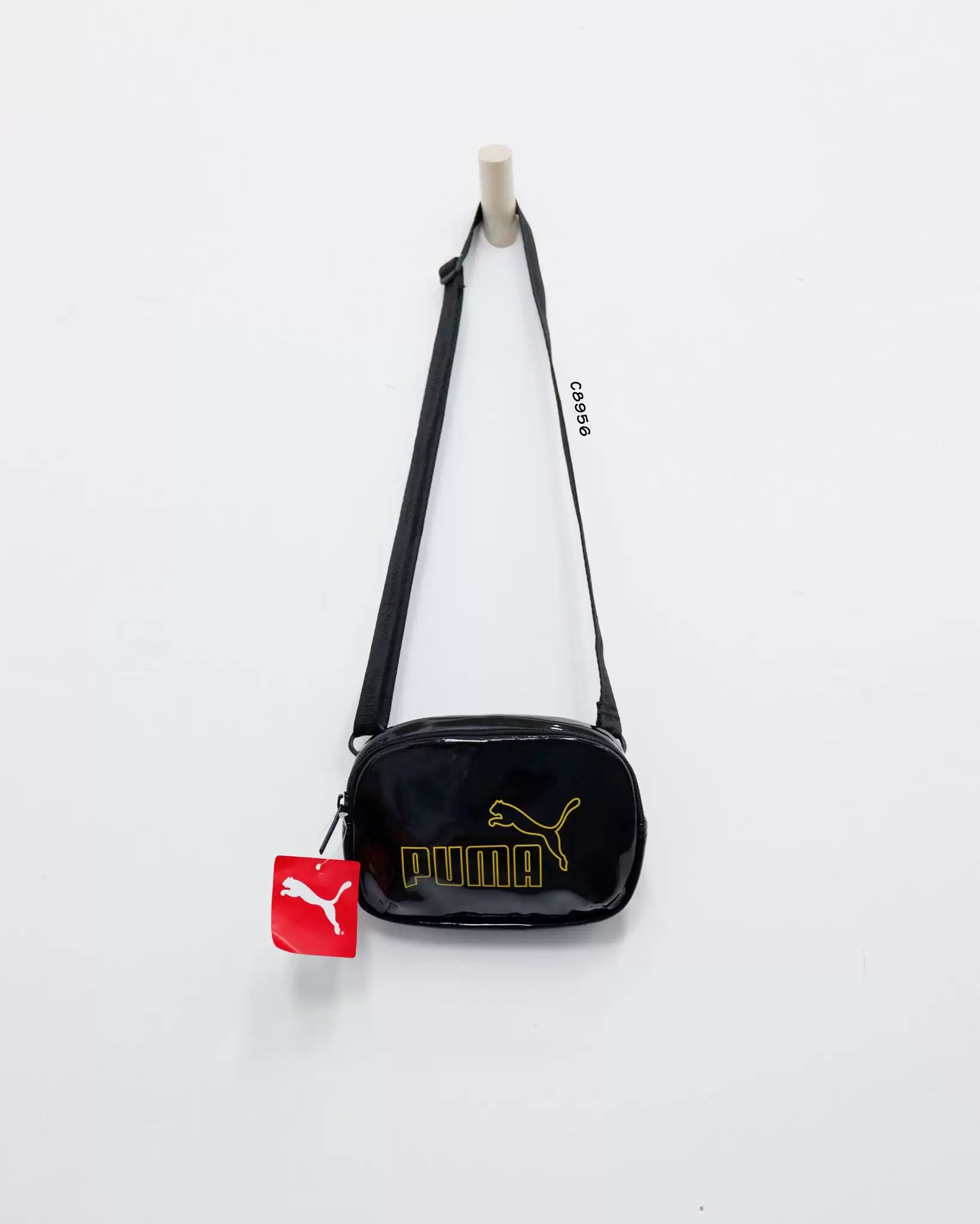 Túi đeo chéo Puma in chữ Puma vàng