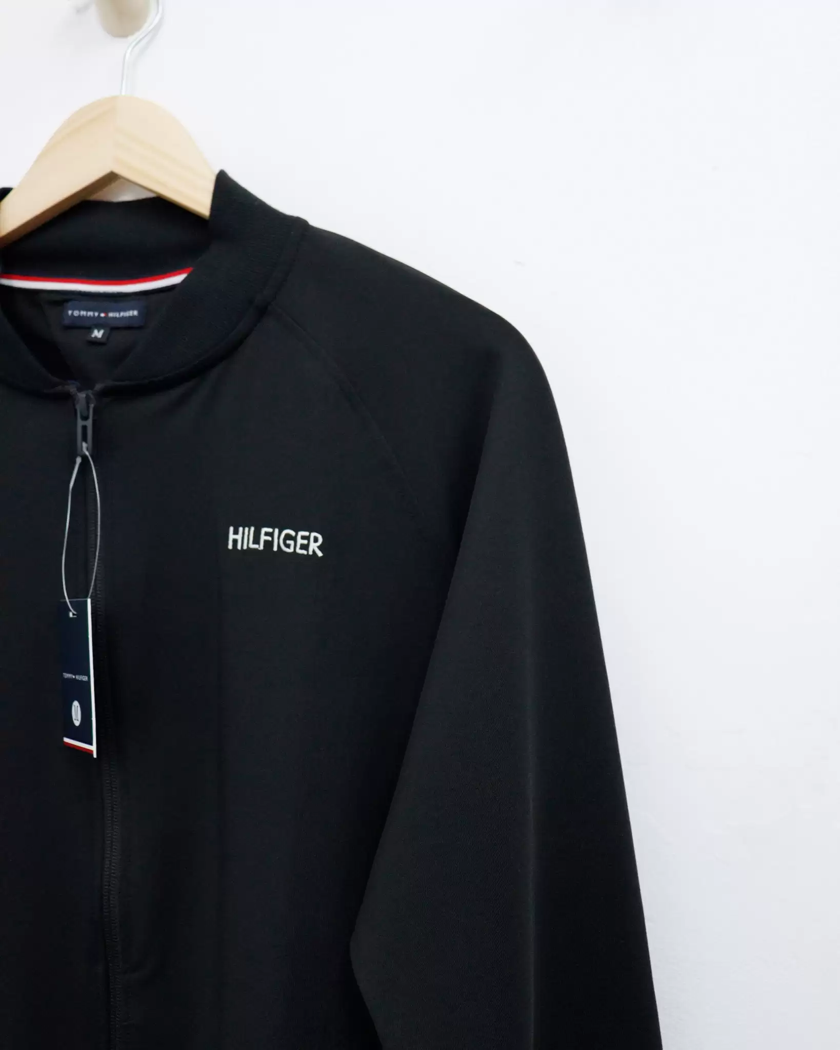 Áo khoác nam Tommy tay dài bo 2 túi thêu chữ trước 3 3 33