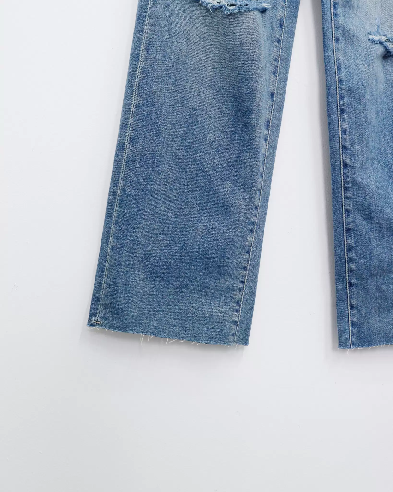 Quần Jean xuất, ống đứng, cắt lai 2 túi, rách gối 2 bên wash 3 3 54