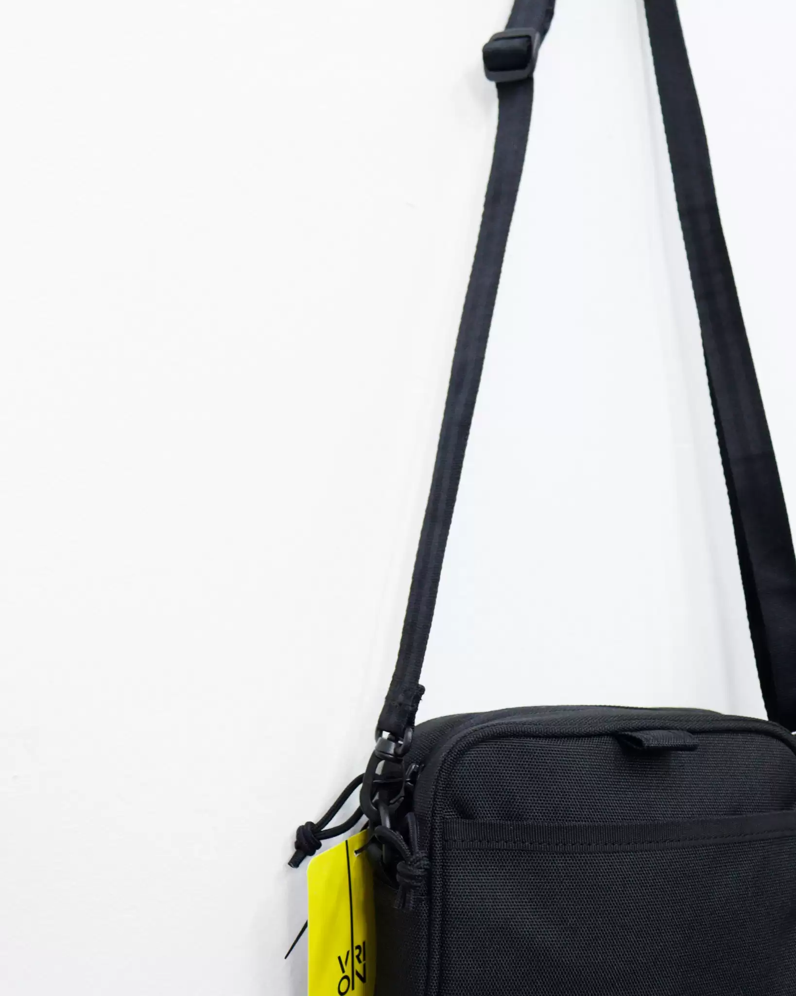 Túi đeo chéo New Era thêu logo trước 3 3 6