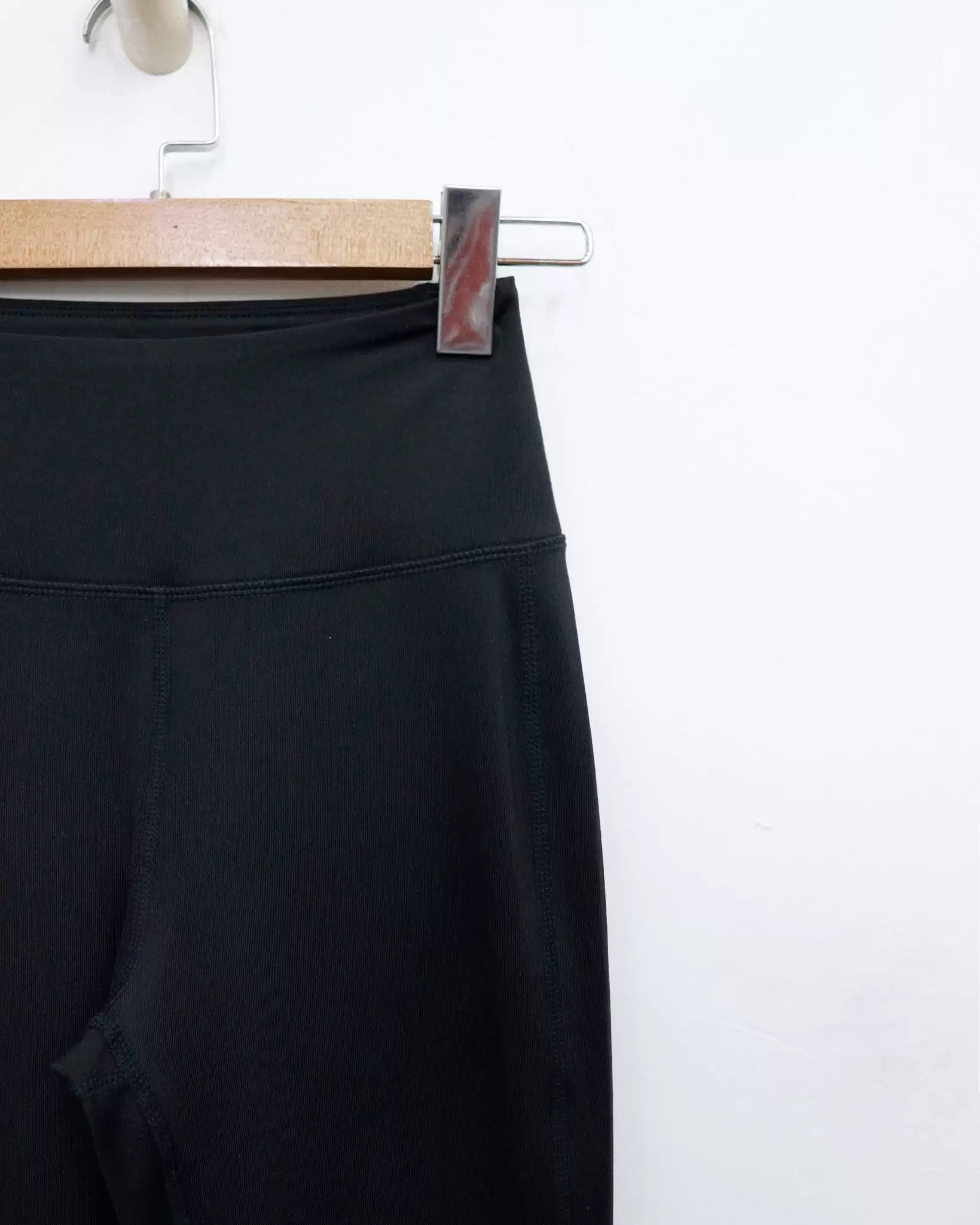 Quần tập C&A ống đứng in logo sau 3 3