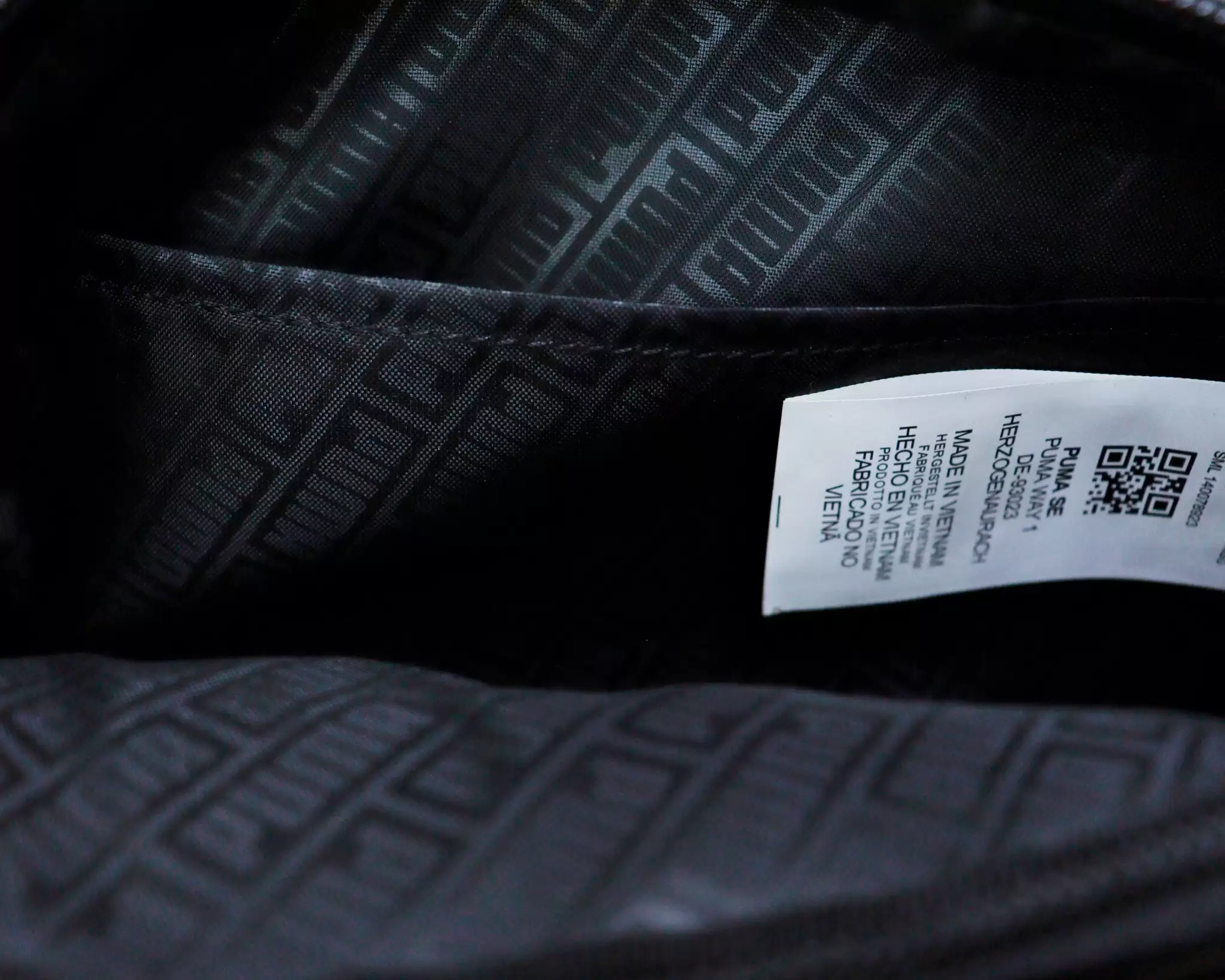 Túi đeo chéo Puma in chữ Puma vàng 4 4 53