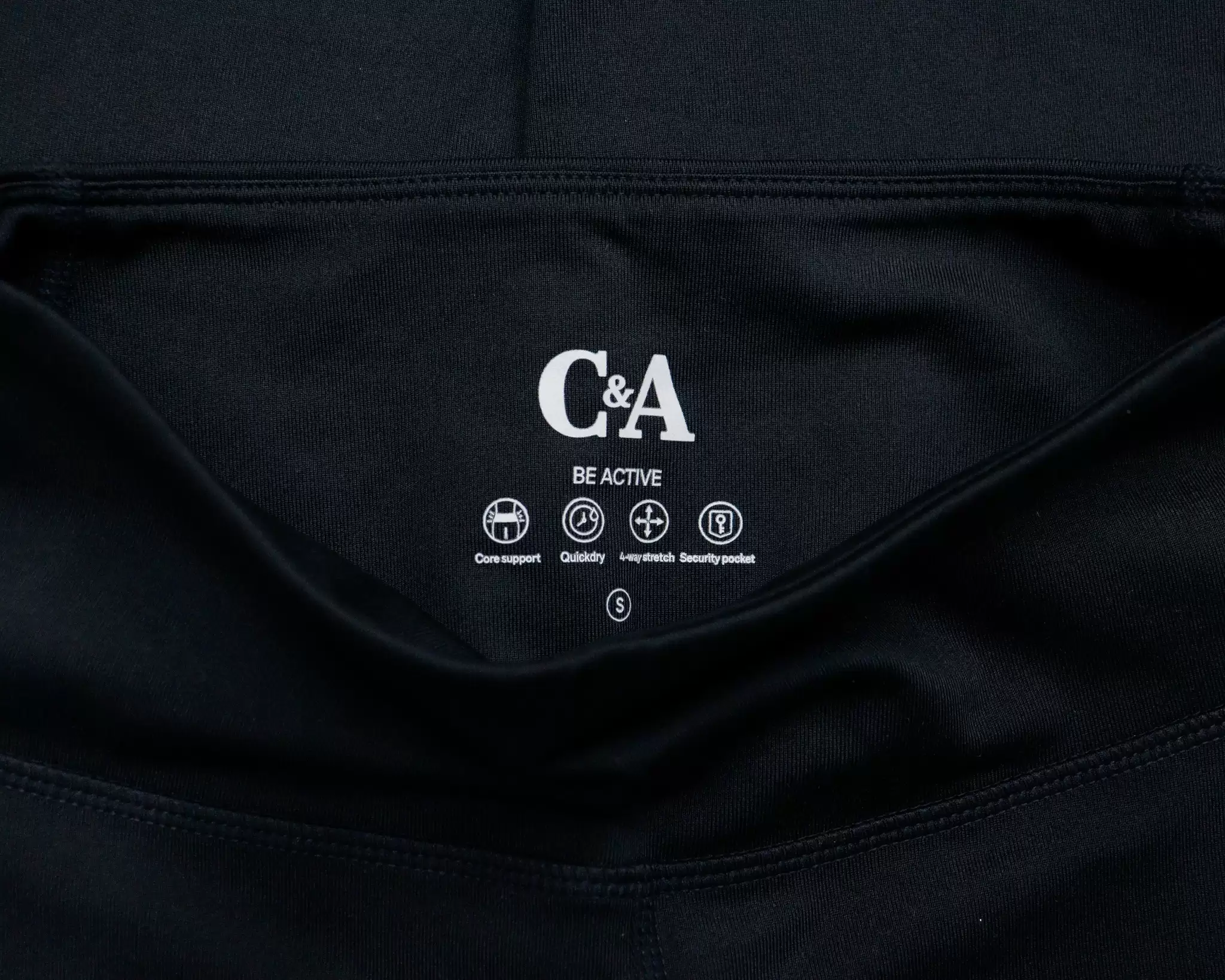 Quần tập C&A ống đứng in logo sau 5 5